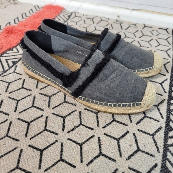 JOIE VIVIENNE FRINGE CHAMBRAY ESPADRILLE FLATS, SZ 10/ 40 EUR - Picture 1 of 13